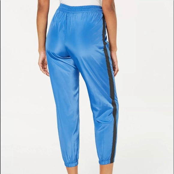 Women's Waisted Parachute Cropped Jogger pants - Picture 2 of 3